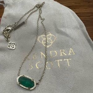 Kendra Scott Elisa Good Pendant Necklace in Emerald Cat’s Eye